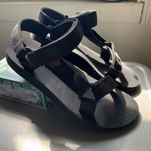Teva Original Universal Sandal Women’s Size 5